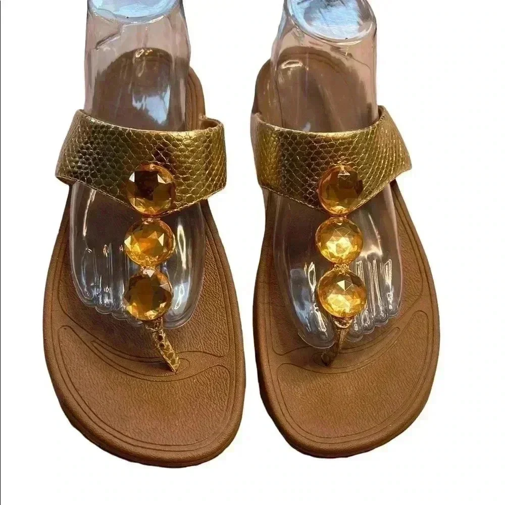 WOMEN’S FITFLOPS GOLD W/GOLD BEADED DETAILS•SIZE 10•PREOWNED GREAT CONDITION•